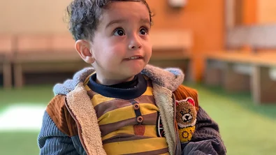 Ahmad wordt behandeld voor ondervoeding in een van onze klinieken in Gaza