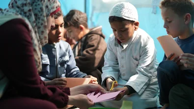 Palestijnse kinderen knutselen