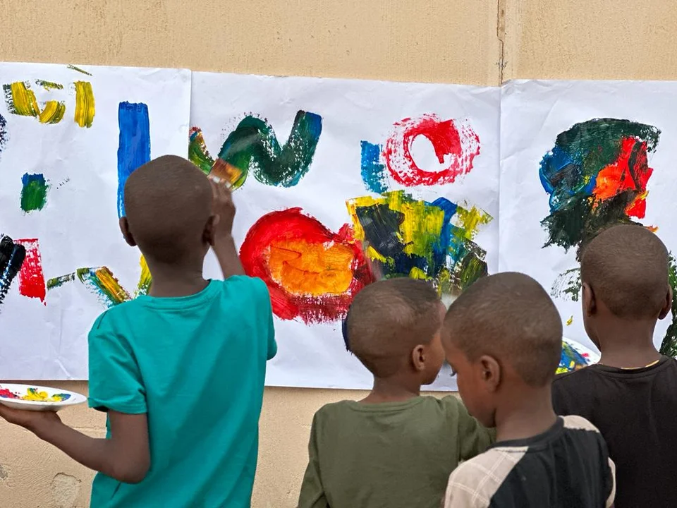 CH1815403-Children-from-Sudan-participate-in-craft-activities-at-the-bus-station-1.jpeg