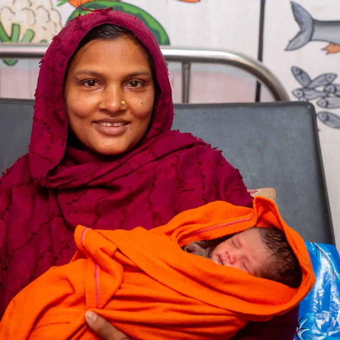 Asma met haar pasgeboren baby Kassem