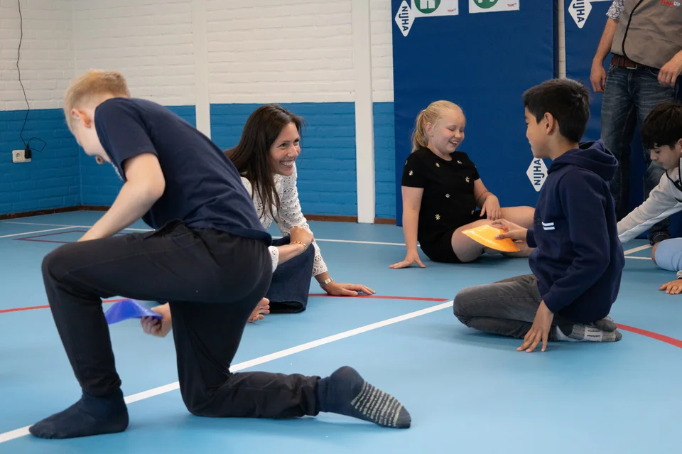 Prinses Viktoria bezoekt TeamUp op nieuwskomersschool