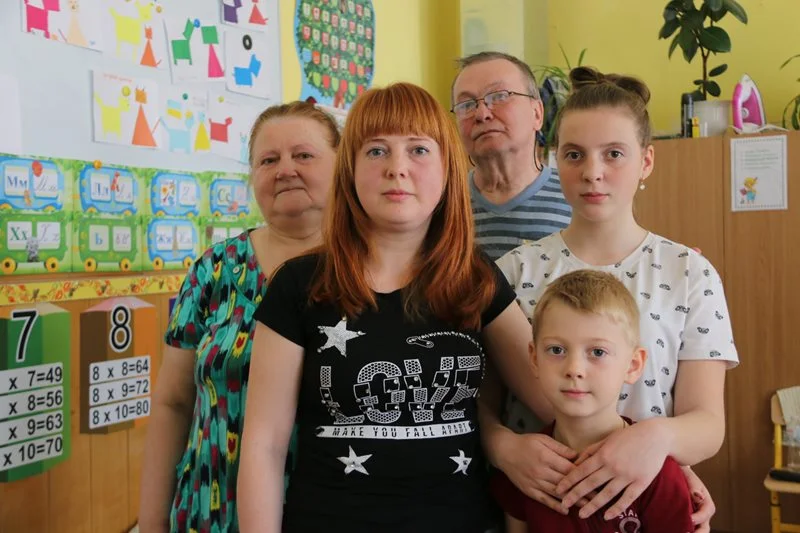 CH1684431-Mariia-13-with-her-family-in-the-classroom-where-they-are-living.aspx%3Fwidth%3D800%26height%3D533%26ext%3D.jpg.webp