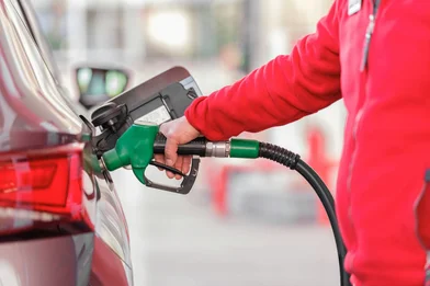 Tanken met stijgende benzinekosten