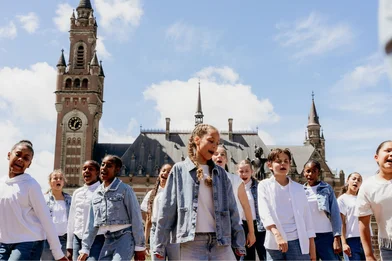 Kinderen en Meisje Justitia