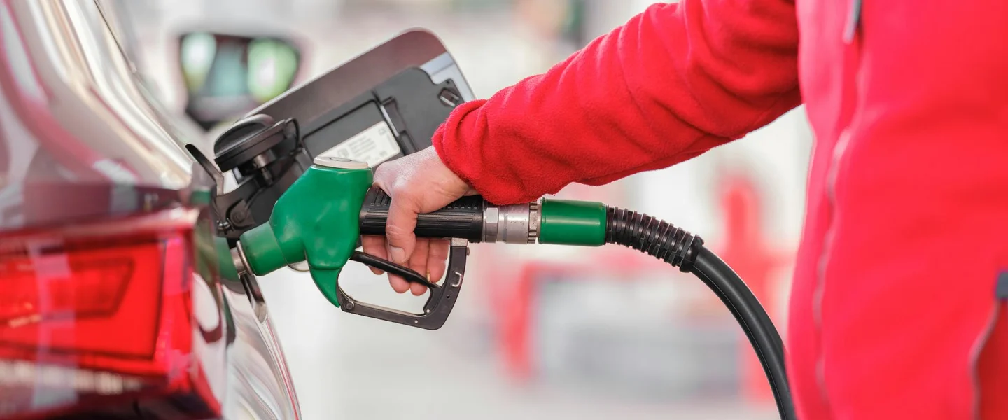 Tanken met stijgende benzinekosten