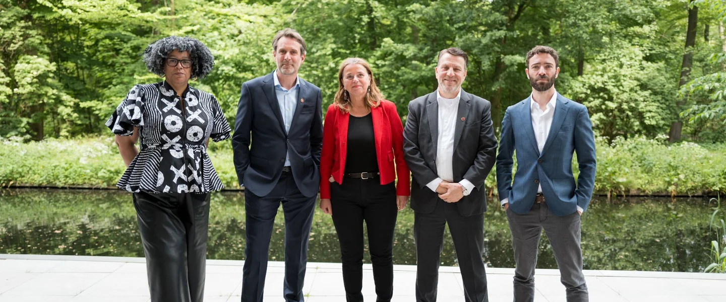 Directeuren van Amnesty, Oxfam Novib, PAX, Save the Children en Artsen zonder Grenzen
