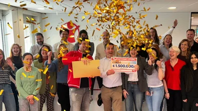 NPL overhandigt cheque van 1,5 miljoen aan Save