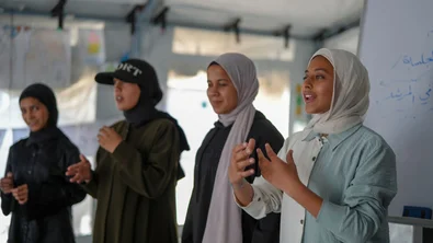 Amani*, 14 jaar, uit Gaza, spreekt tijdens een Save the Children sessie