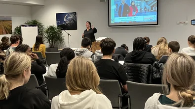Jongeren uit Spijkenisse geven advies over geldproblemen