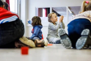 kinderen spelen een spel